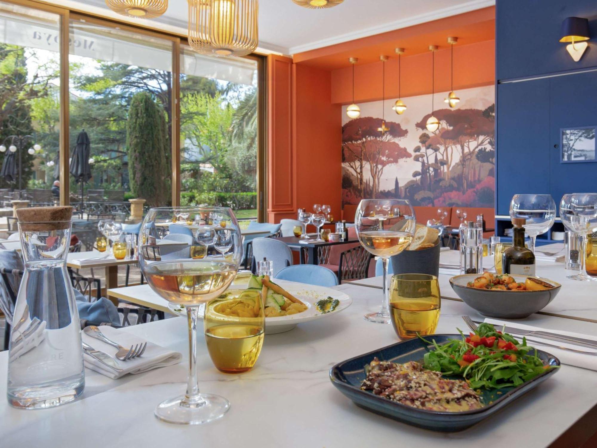 Hotel Mercure Centre Bompard La Corniche 4*